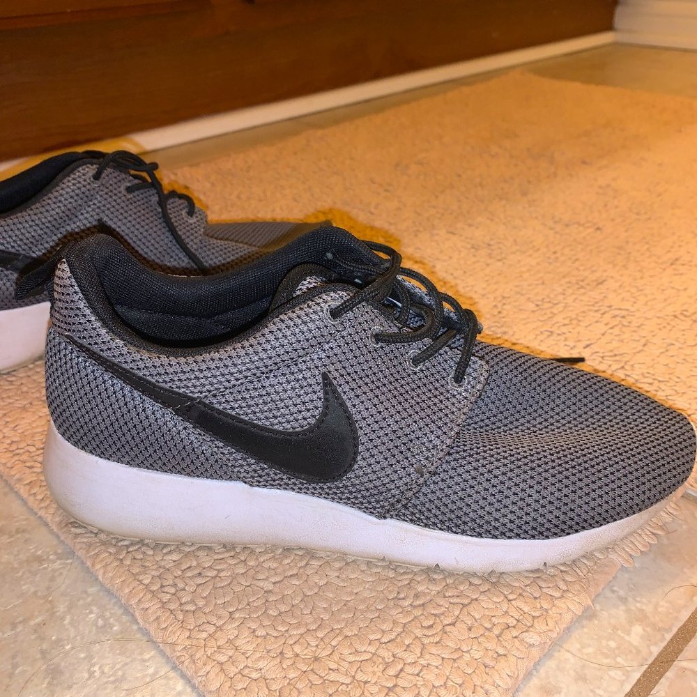 Nike Roshe One Sneakers